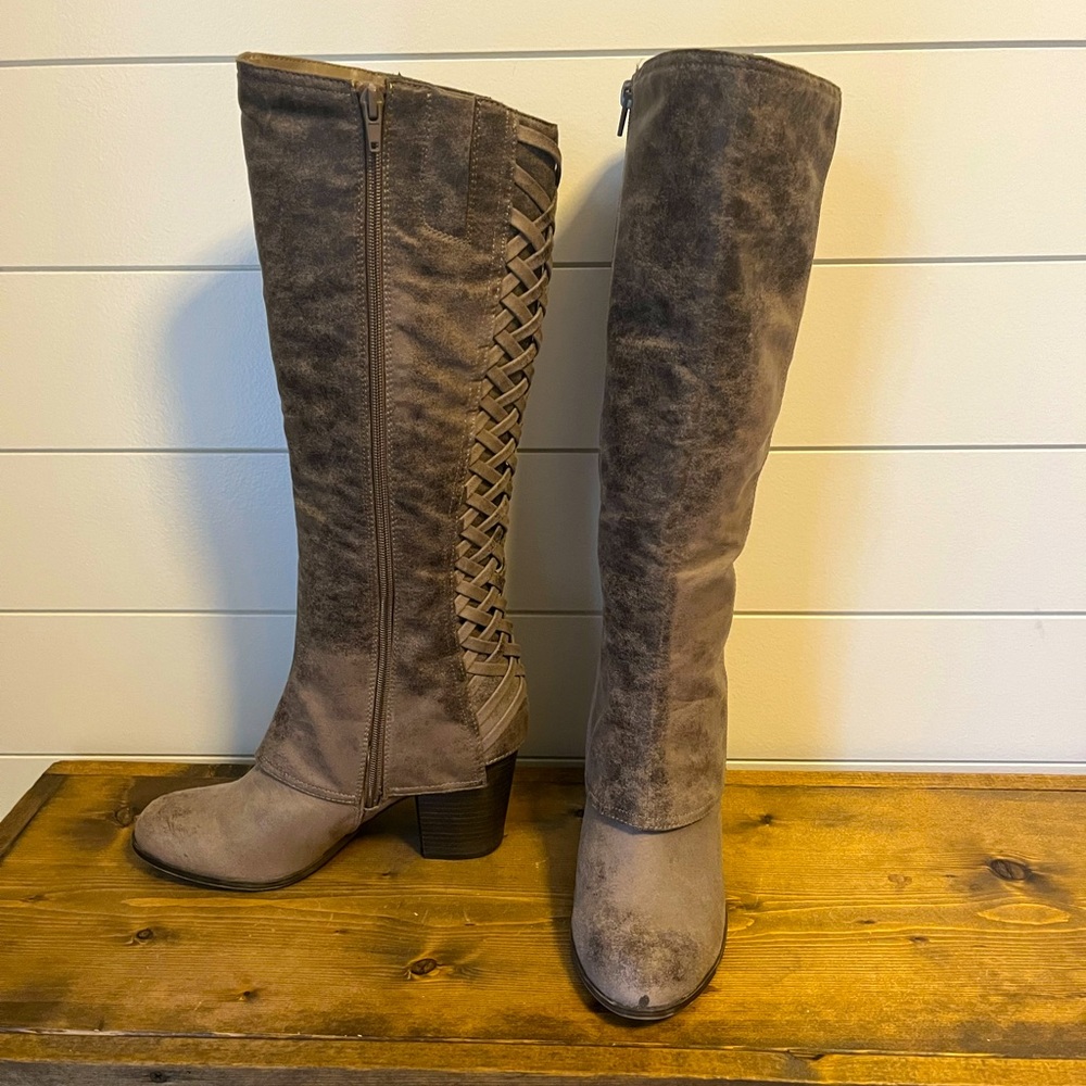 Fergalicious Lessa Woven Back Boots 8.5